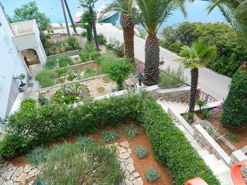 Apartments And Rooms Darinka Vrboska Exterior foto
