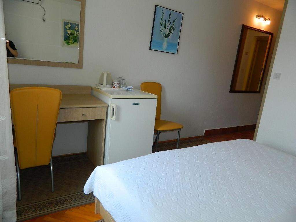 Apartments And Rooms Darinka Vrboska Exterior foto