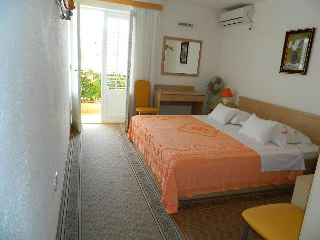 Apartments And Rooms Darinka Vrboska Exterior foto