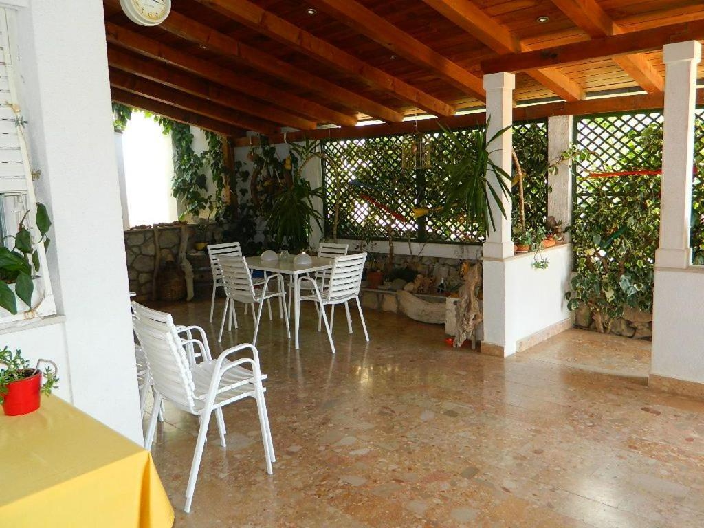 Apartments And Rooms Darinka Vrboska Exterior foto