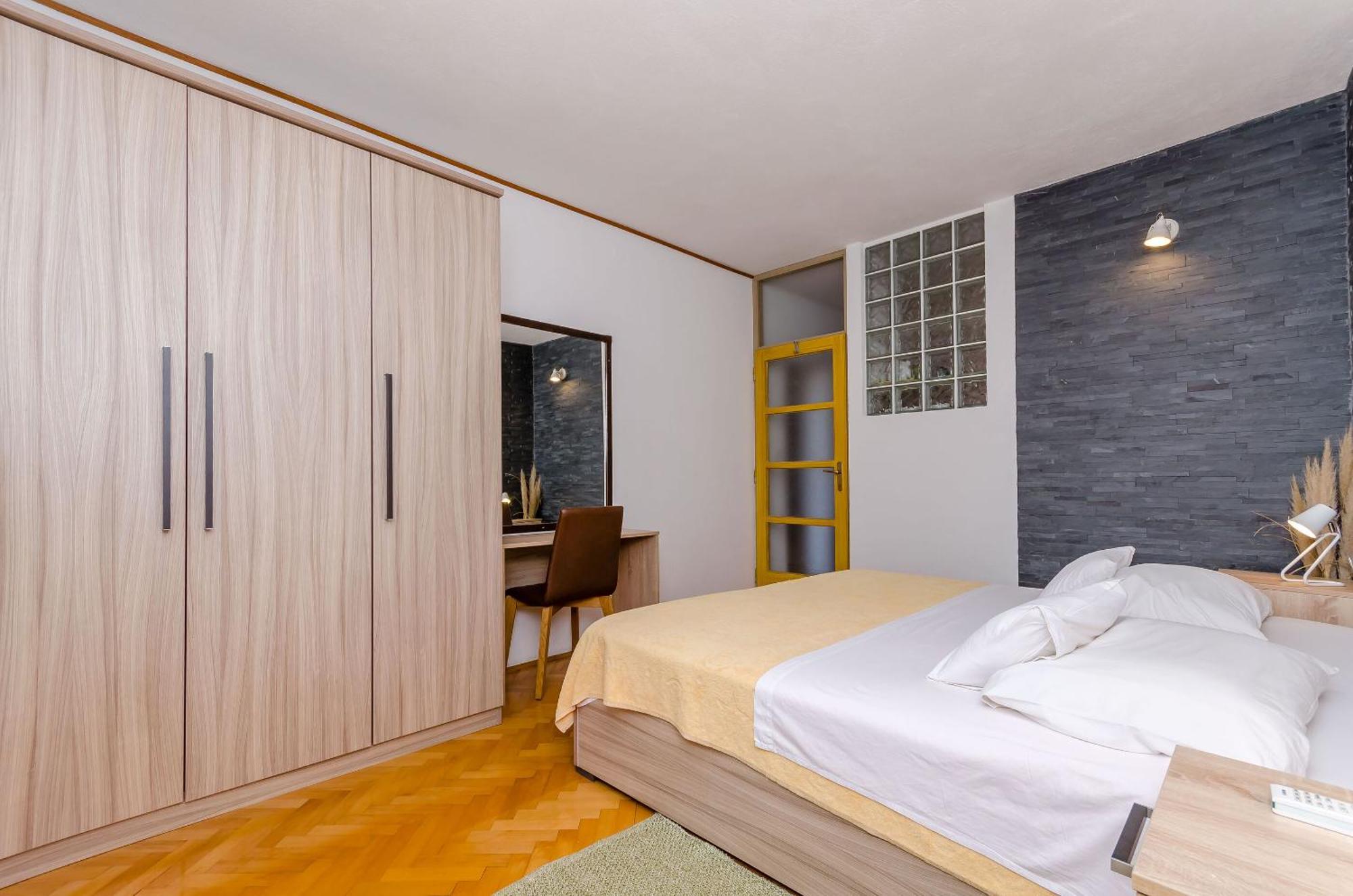 Apartments And Rooms Darinka Vrboska Exterior foto