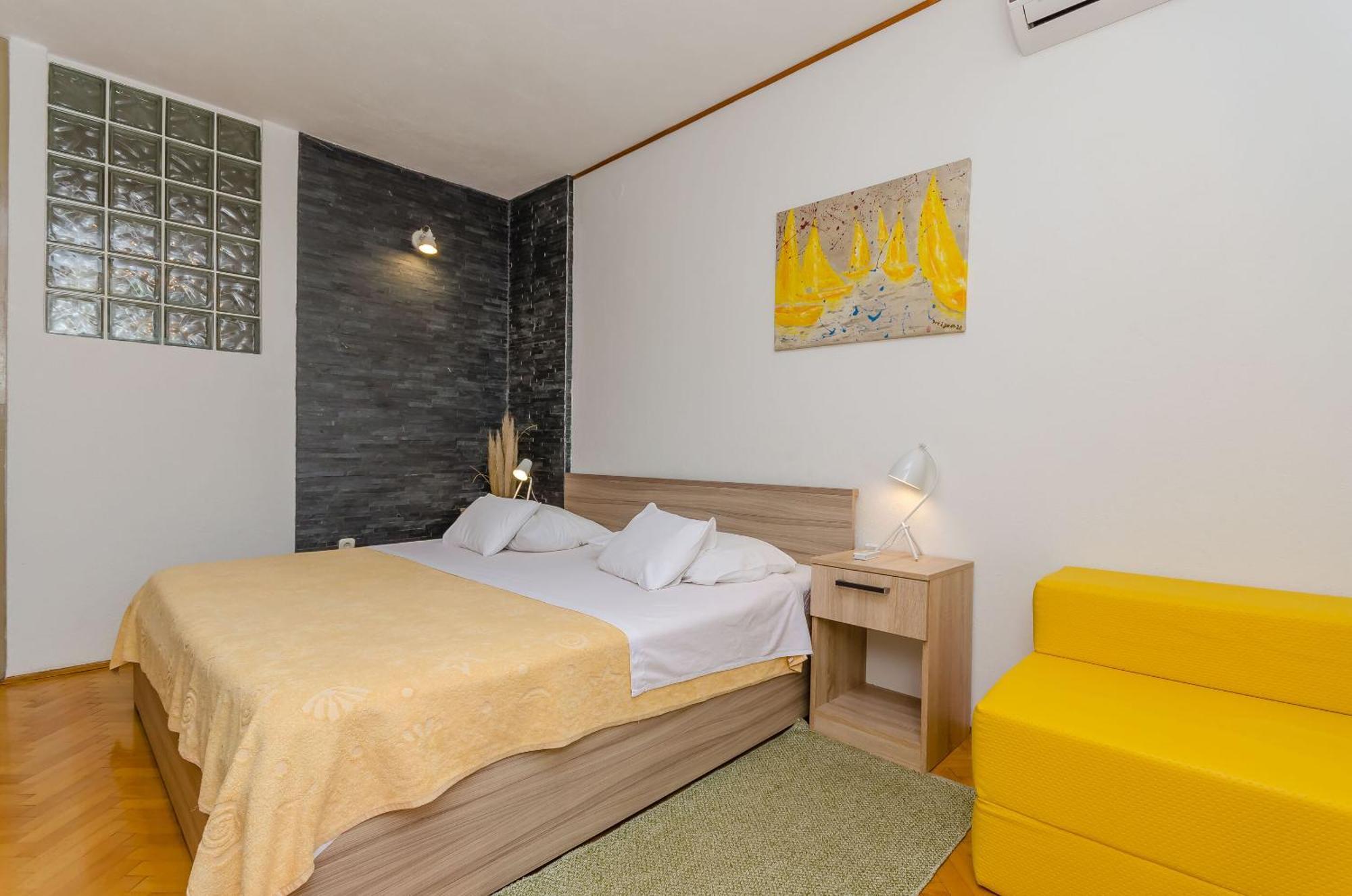 Apartments And Rooms Darinka Vrboska Exterior foto