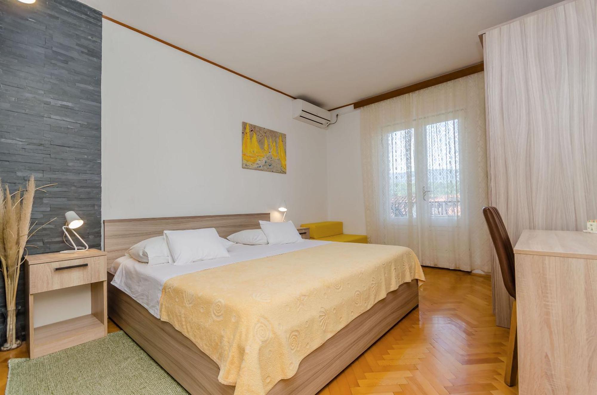 Apartments And Rooms Darinka Vrboska Exterior foto